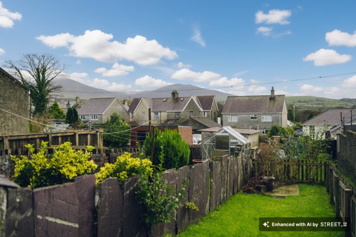 Llys Einion, Penygroes