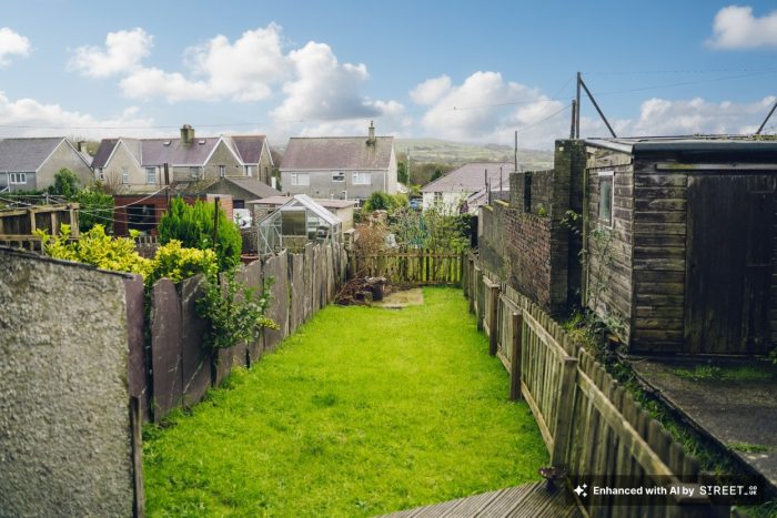 Llys Einion, Penygroes